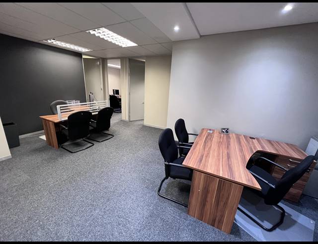 135M² OFFICE TO LET IN DE BRON
